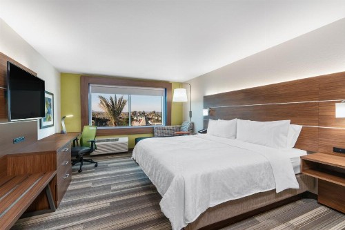 Holiday Inn Express & Suites Lake Havasu - London Bridge an IHG Hotel - image 28