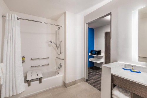 Holiday Inn Express & Suites Lake Havasu - London Bridge an IHG Hotel - image 38