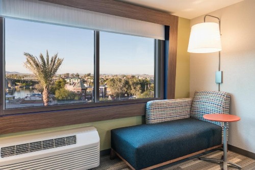 Holiday Inn Express & Suites Lake Havasu - London Bridge an IHG Hotel - image 41