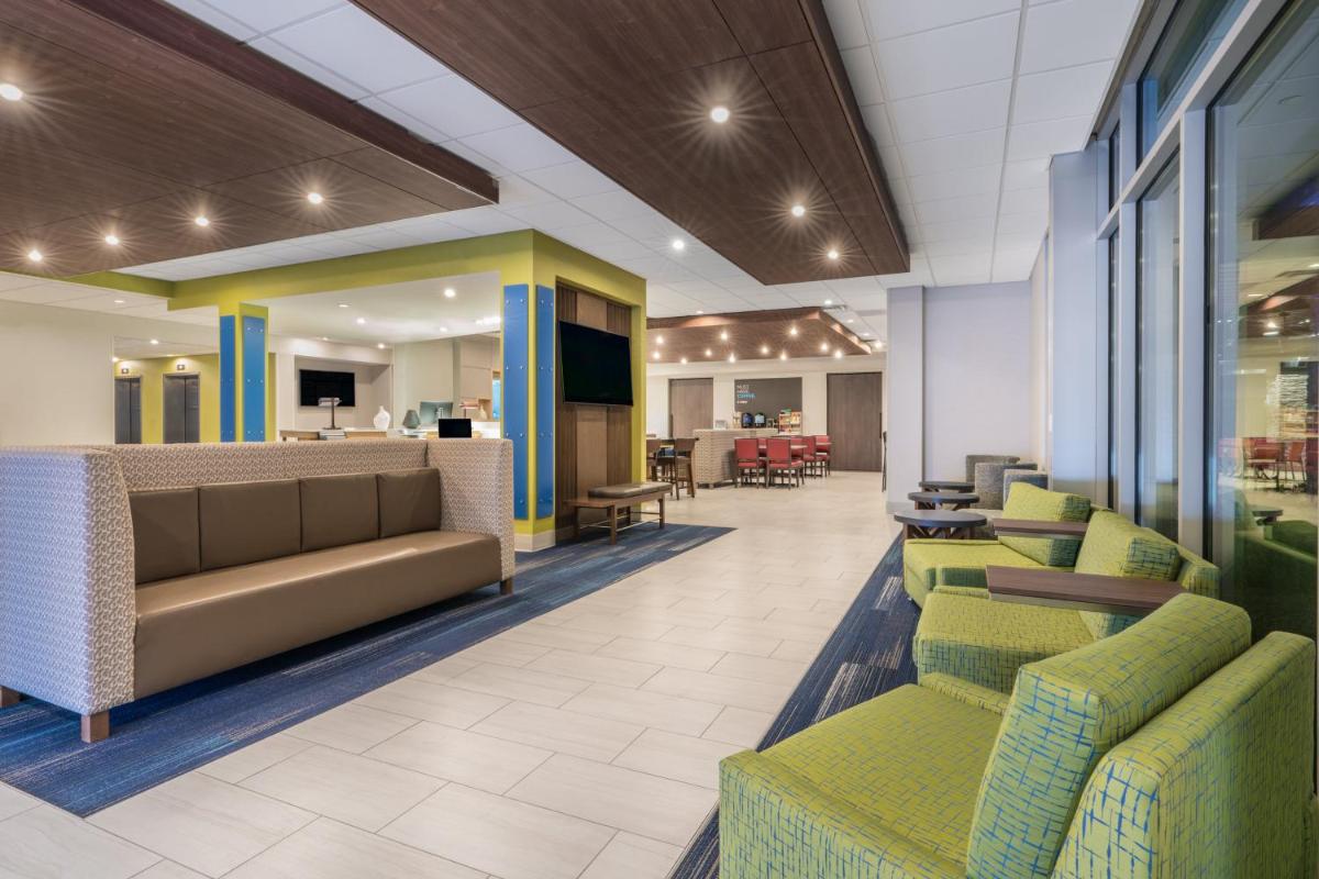 Holiday Inn Express & Suites Lake Havasu - London Bridge an IHG Hotel - image 5