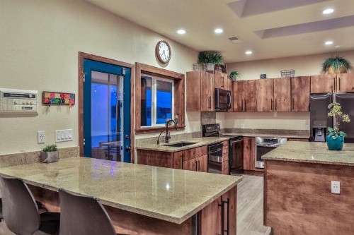 Pet Friendly - Sleeps 23 - Two Casitas - Amazing Yard - Heated Pool & Spa - Shoshone - image 13