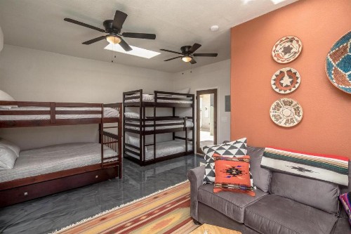 Pet Friendly - Sleeps 23 - Two Casitas - Amazing Yard - Heated Pool & Spa - Shoshone - image 25