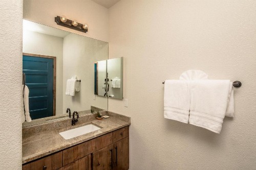 Pet Friendly - Sleeps 23 - Two Casitas - Amazing Yard - Heated Pool & Spa - Shoshone - image 38