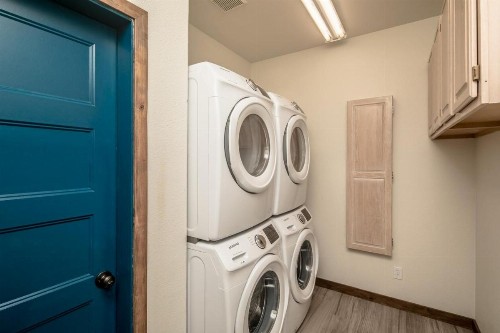 Pet Friendly - Sleeps 23 - Two Casitas - Amazing Yard - Heated Pool & Spa - Shoshone - image 39