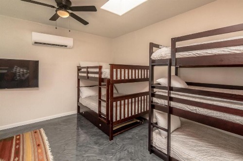 Pet Friendly - Sleeps 23 - Two Casitas - Amazing Yard - Heated Pool & Spa - Shoshone - image 43