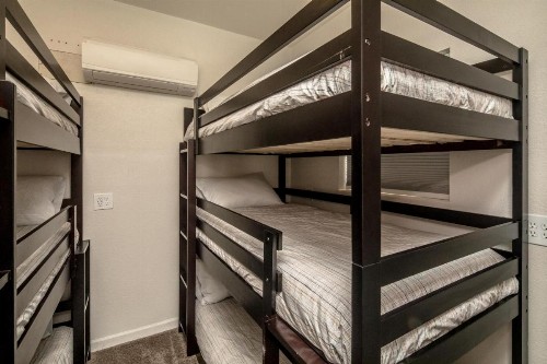 Pet Friendly - Sleeps 23 - Two Casitas - Amazing Yard - Heated Pool & Spa - Shoshone - image 46