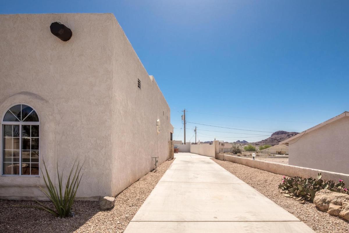 Pet Friendly - Sleeps 23 - Two Casitas - Amazing Yard - Heated Pool & Spa - Shoshone - image 5