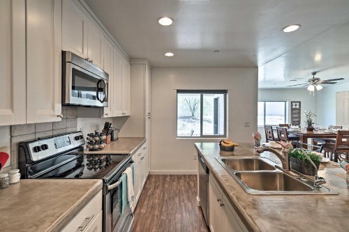 Modern Home - Walk to Lake Havasu and London Bridge! - image 10