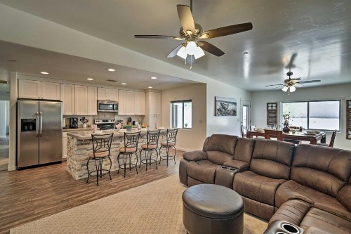 Modern Home - Walk to Lake Havasu and London Bridge! - image 6