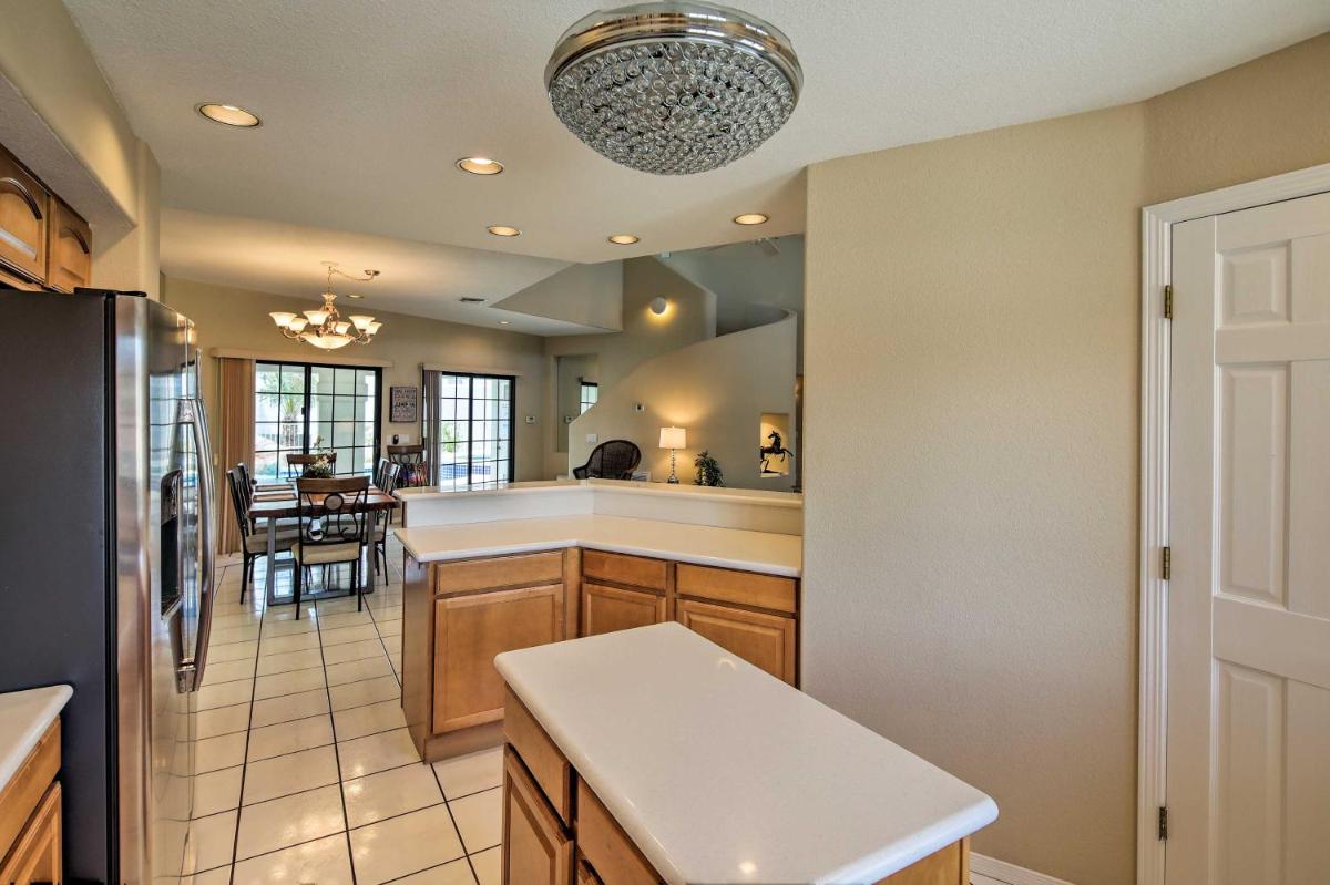 Luxury Home with Pool and Spa 3 Mi to Lake Havasu - image 7