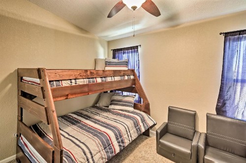 Lake Havasu Home with Mtn Views - 10 Mins to Marina! - image 3