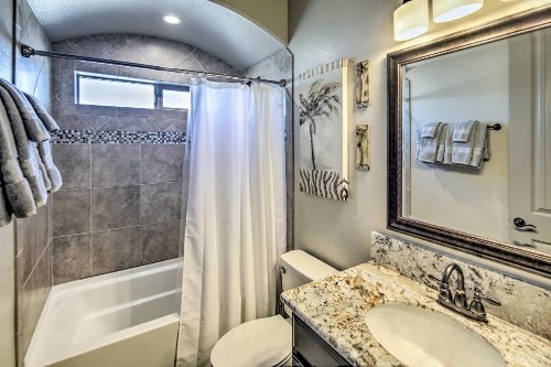 Upscale Havasu Home - Private Pool RV Garage - image 8