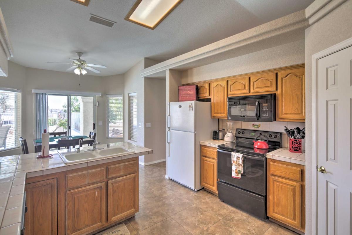 Home with Hot Tub and Pool 4Mi to Lake Havasu Park - image 6