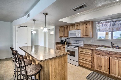 Pet-Friendly Lake Havasu Home with Pool and Backyard - image 10