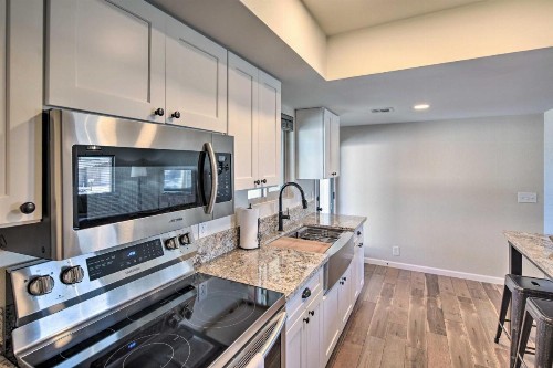 Updated Home with Patio 5 Mins to Lake Havasu! - image 9