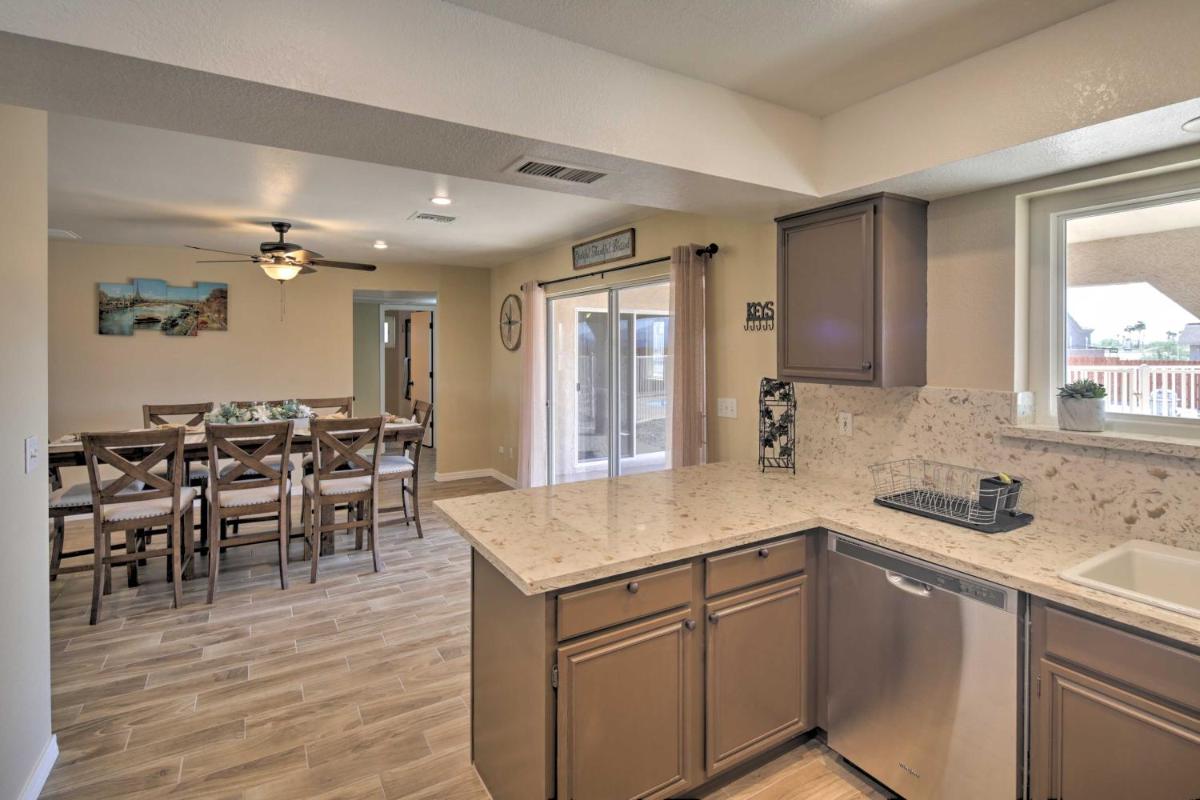 Home w and Patio about 10 Mins to Golf and Lake Havasu! - image 6