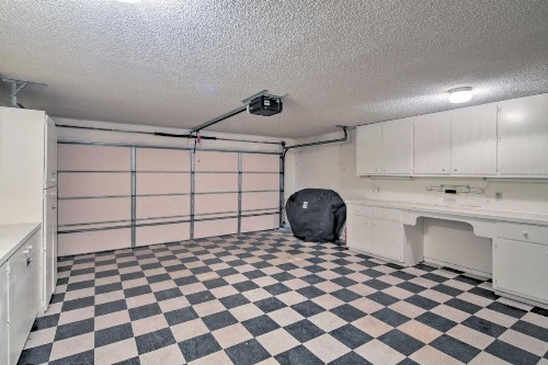 Home w and Patio about 10 Mins to Golf and Lake Havasu! - image 7