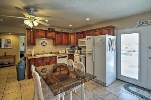 'Havasu Down Under' Family Condo with Pool and Hot Tub - image 11