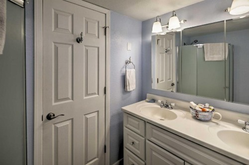 'Havasu Down Under' Family Condo with Pool and Hot Tub - image 7