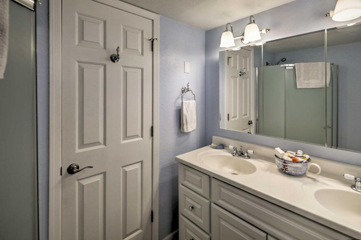 'Havasu Down Under' Family Condo with Pool and Hot Tub - image 7