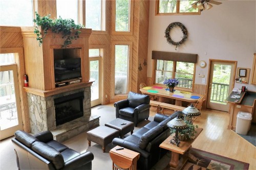 Mountain Laurel Lodge - image 11