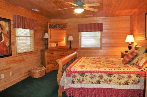 Mountain Laurel Lodge - image 13