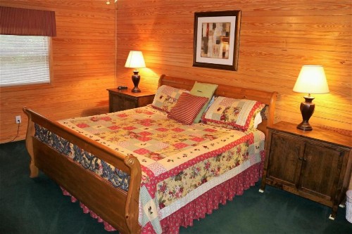 Mountain Laurel Lodge - image 14