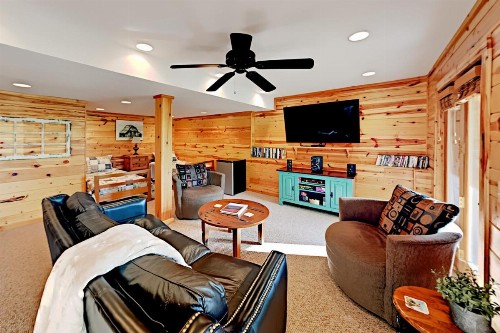 Exceptional Vacation Home in LAKE LURE cabin