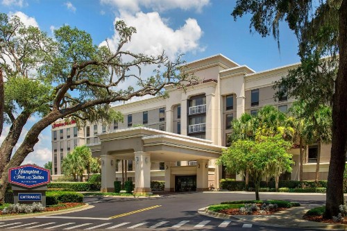 Hampton Inn & Suites at Colonial TownPark