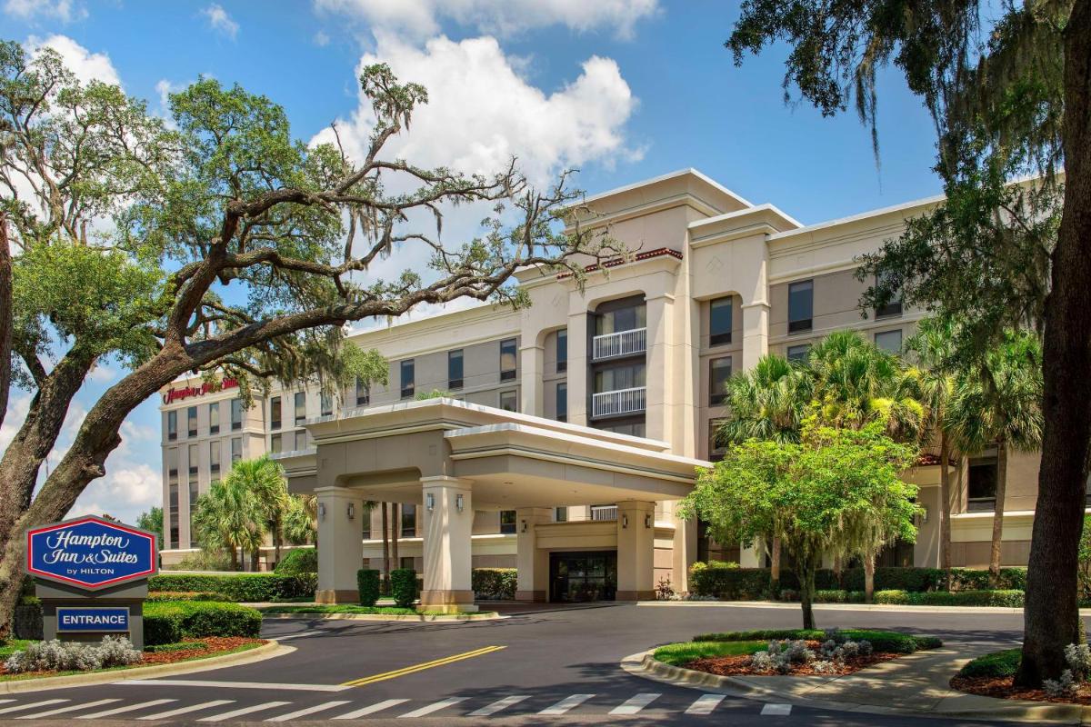 Hampton Inn & Suites at Colonial TownPark - main image