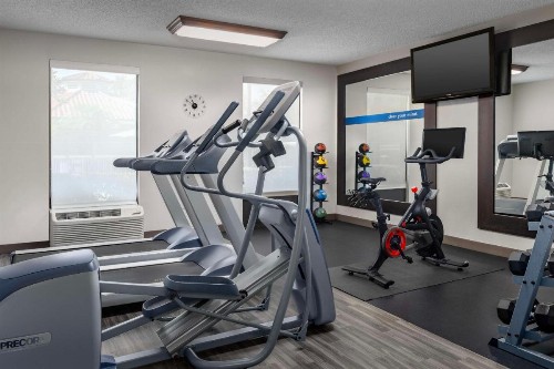 Hampton Inn & Suites at Colonial TownPark - image 10