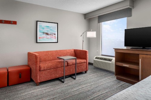 Hampton Inn & Suites at Colonial TownPark - image 12