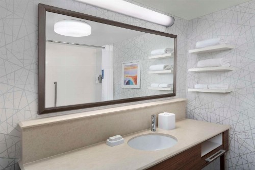 Hampton Inn & Suites at Colonial TownPark - image 17