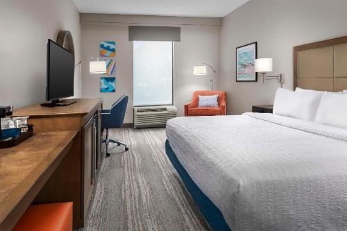 Hampton Inn & Suites at Colonial TownPark - image 20