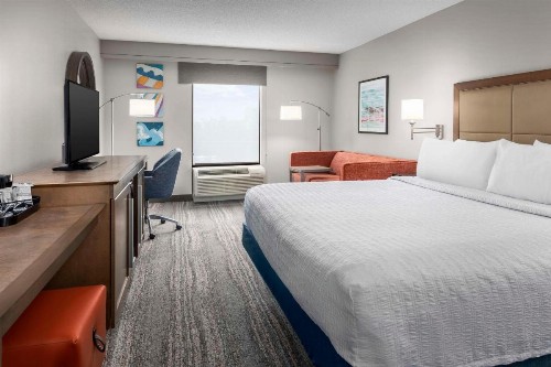 Hampton Inn & Suites at Colonial TownPark - image 21