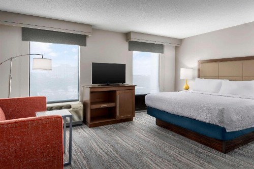 Hampton Inn & Suites at Colonial TownPark - image 26