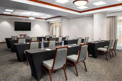 Hampton Inn & Suites at Colonial TownPark - image 28
