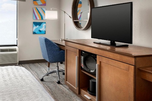 Hampton Inn & Suites at Colonial TownPark - image 30