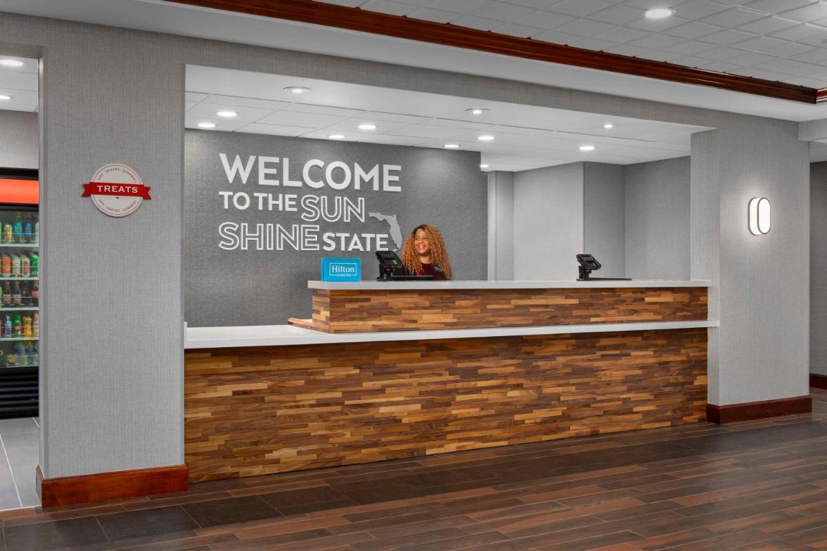 Hampton Inn & Suites at Colonial TownPark - image 4