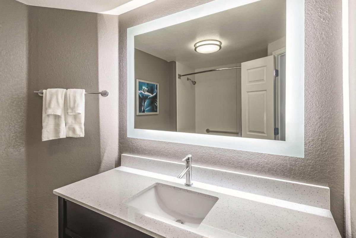 La Quinta by Wyndham Orlando Lake Mary - image 4