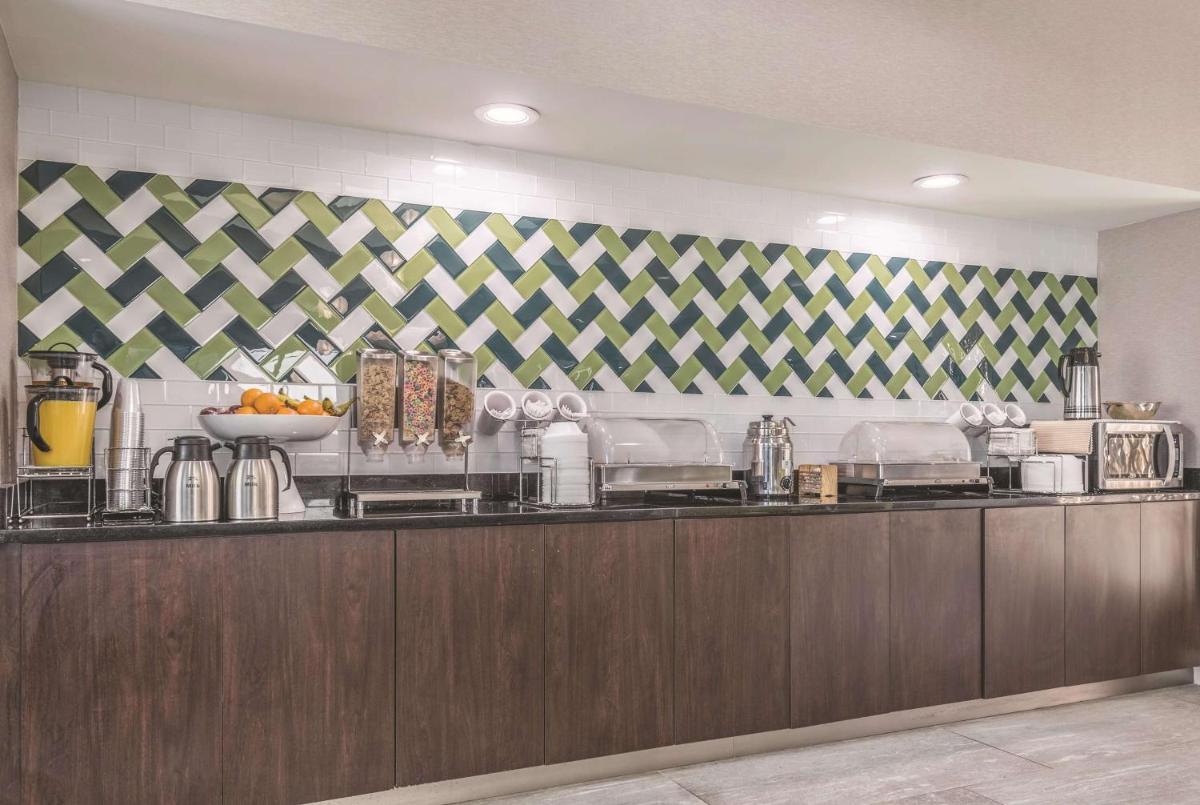 La Quinta by Wyndham Orlando Lake Mary - image 7