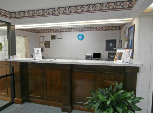 Americas Best Value Inn - Valdosta/Lake Park - image 9