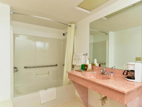 Americas Best Value Inn - Valdosta/Lake Park - image 11