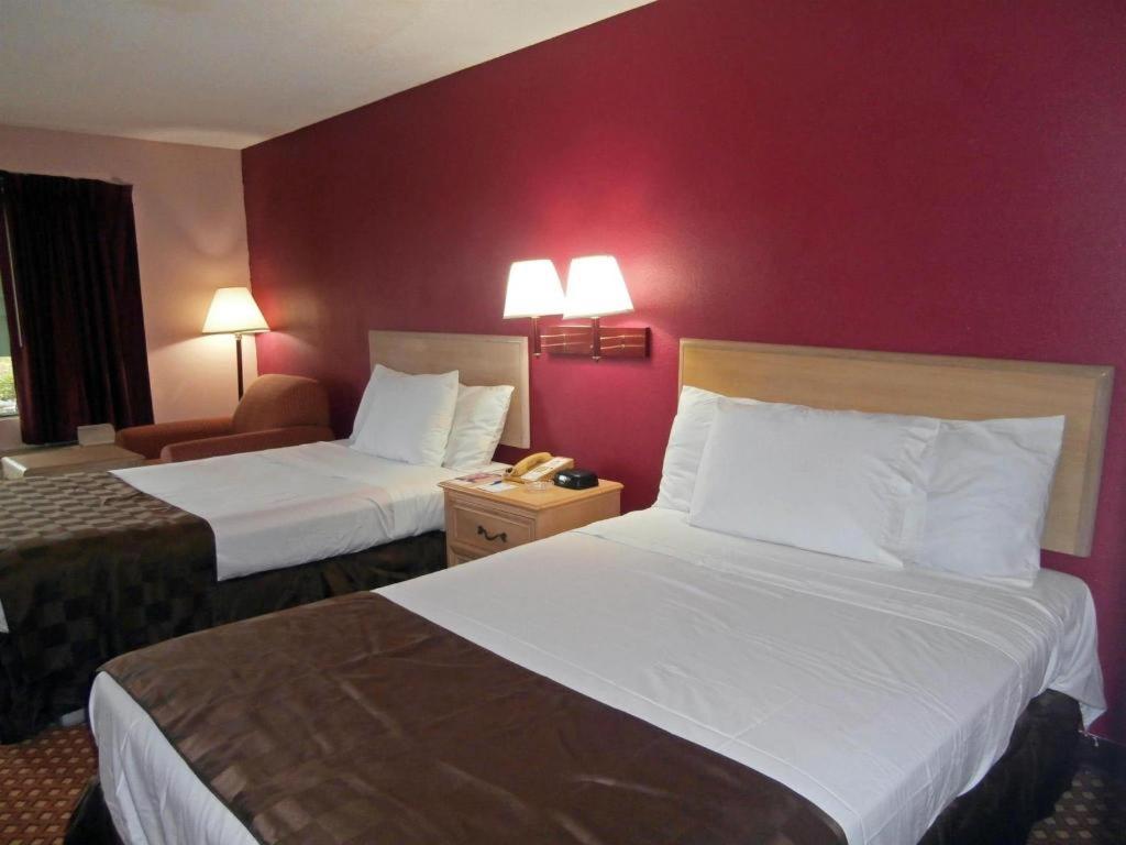 Americas Best Value Inn - Valdosta/Lake Park - image 3