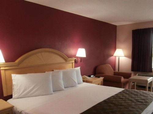 Americas Best Value Inn - Valdosta/Lake Park - image 4