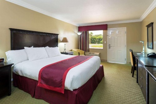 Ramada by Wyndham Lake Placid - image 14