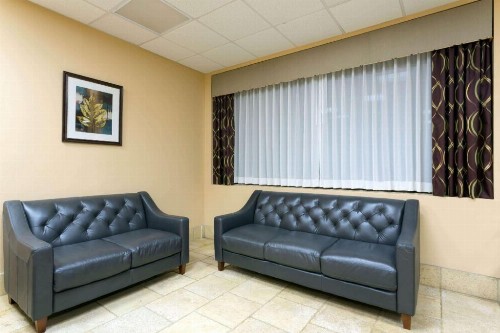 Ramada by Wyndham Lake Placid - image 2