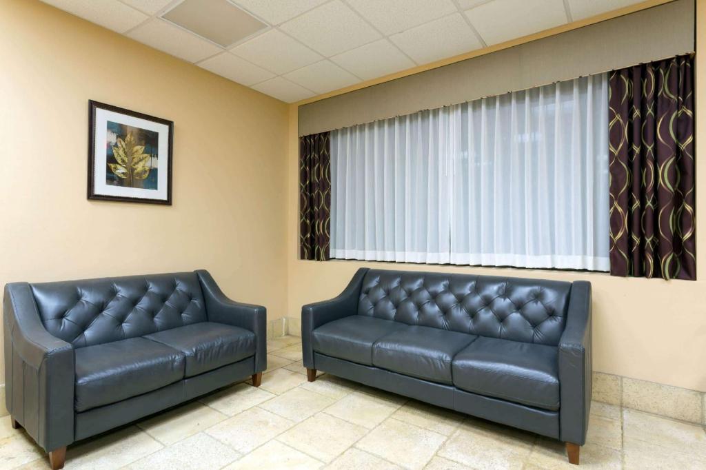 Ramada by Wyndham Lake Placid - image 2