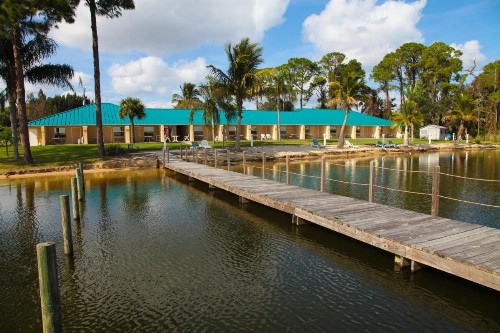 Lake Grassy Inn And Suites