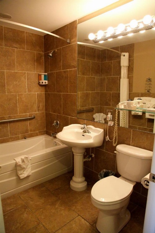 Lake Grassy Inn & Suites - image 13
